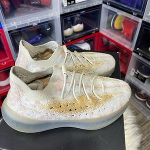 Yezzy kids shoes size 2/5